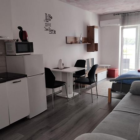 6 M, 50 M Do Plaze Apartment Barbat na Rabu Exterior photo
