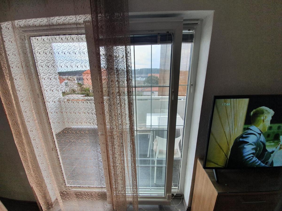 6 M, 50 M Do Plaze Apartment Barbat na Rabu Exterior photo