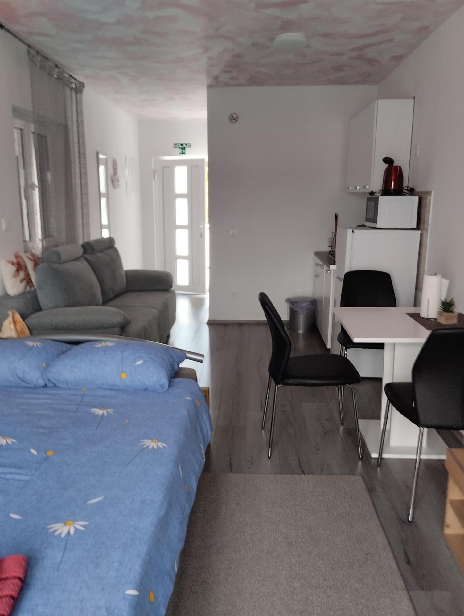 6 M, 50 M Do Plaze Apartment Barbat na Rabu Exterior photo