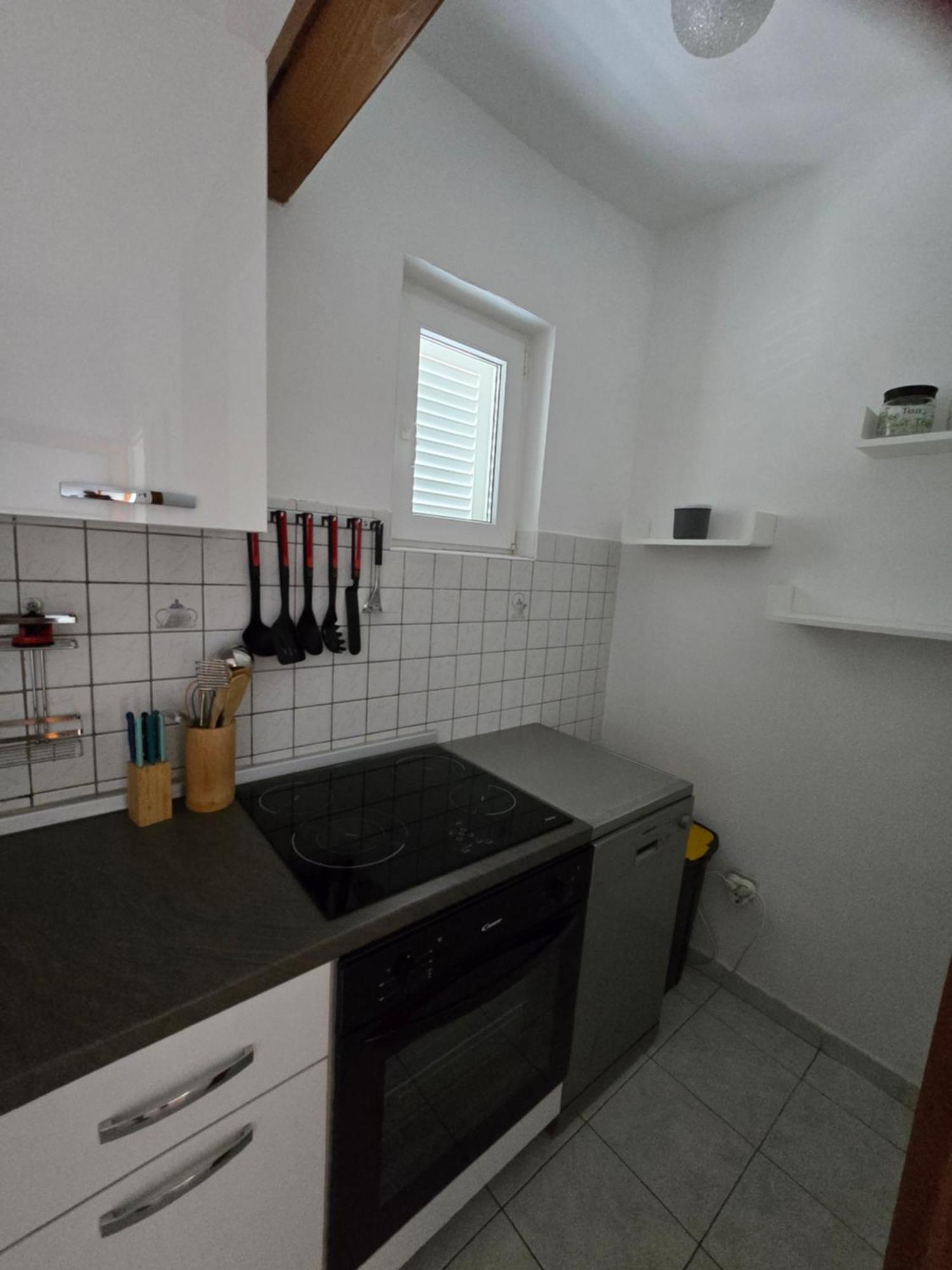 6 M, 50 M Do Plaze Apartment Barbat na Rabu Exterior photo
